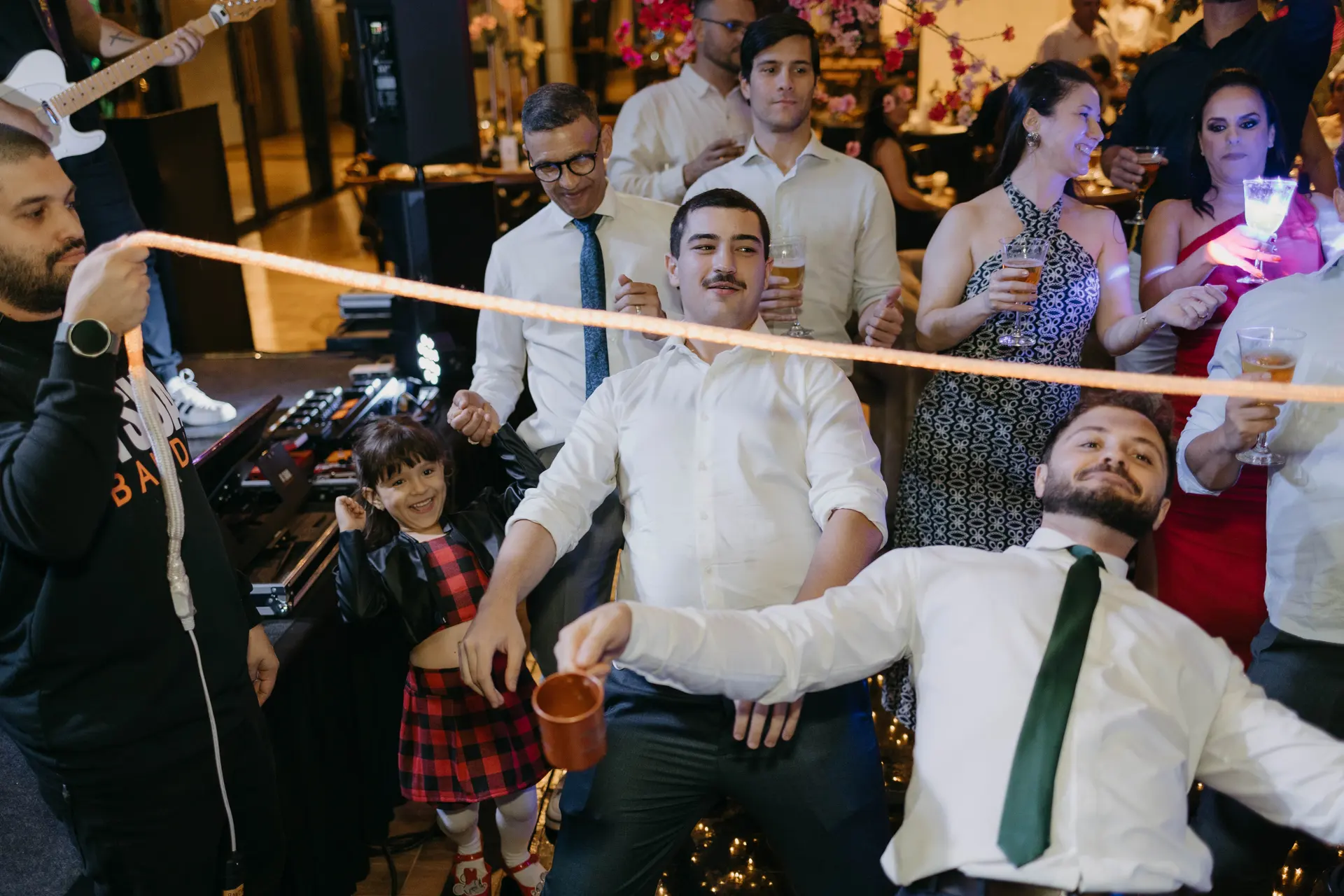 Dança da cordinha com a banda A Sua Banda