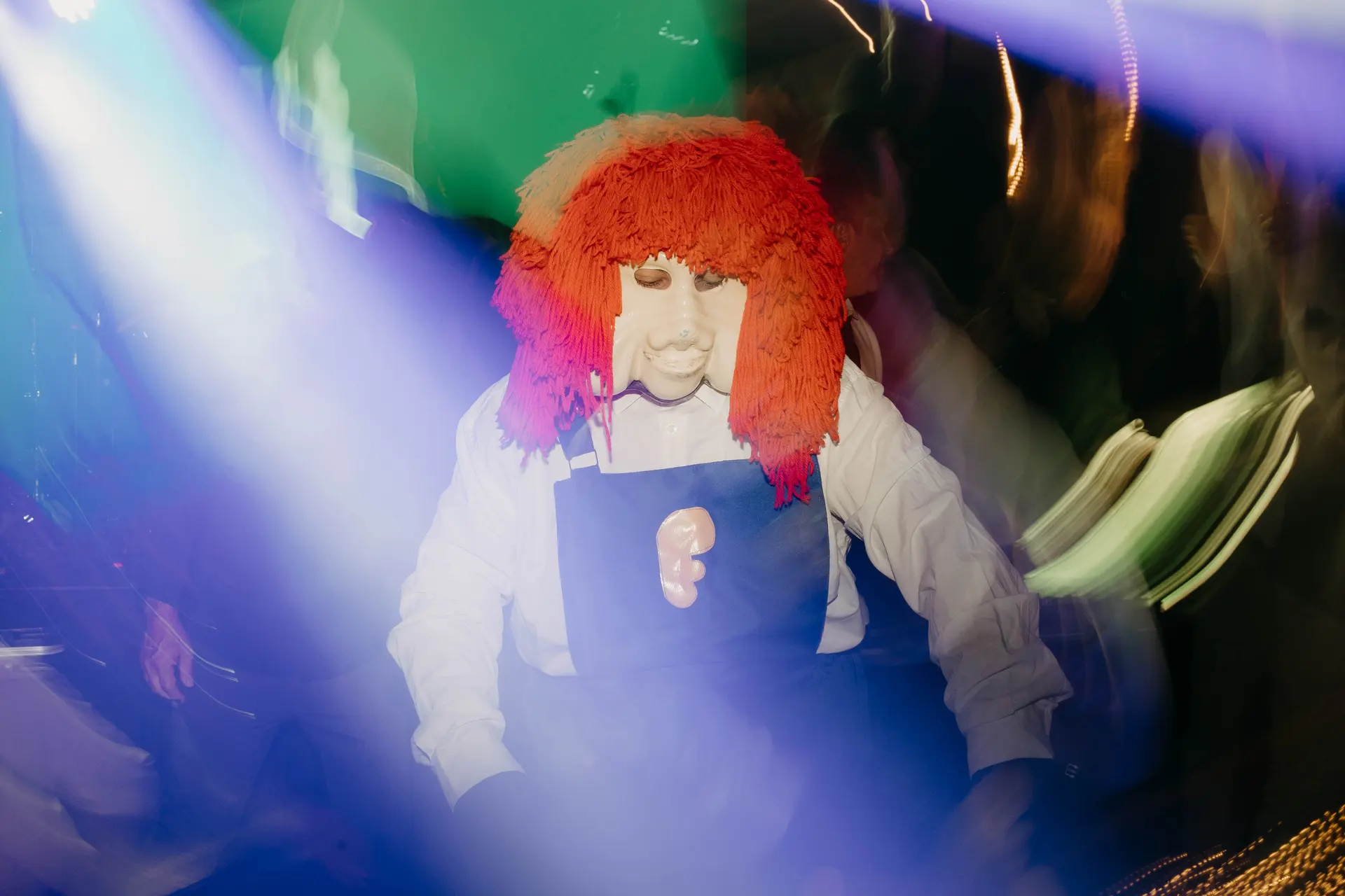 Personagem Fofão animando a festa de casamento